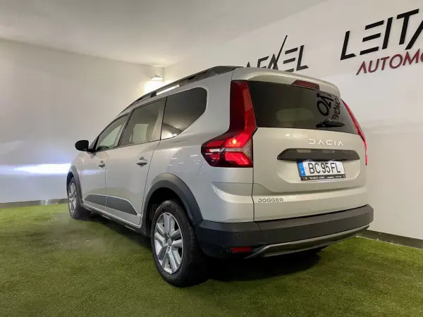 Dacia Jogger 2023 - 16450 EUR, 81000 km - AUTO.MOTO.pt - 81000km - foto 10 de 31