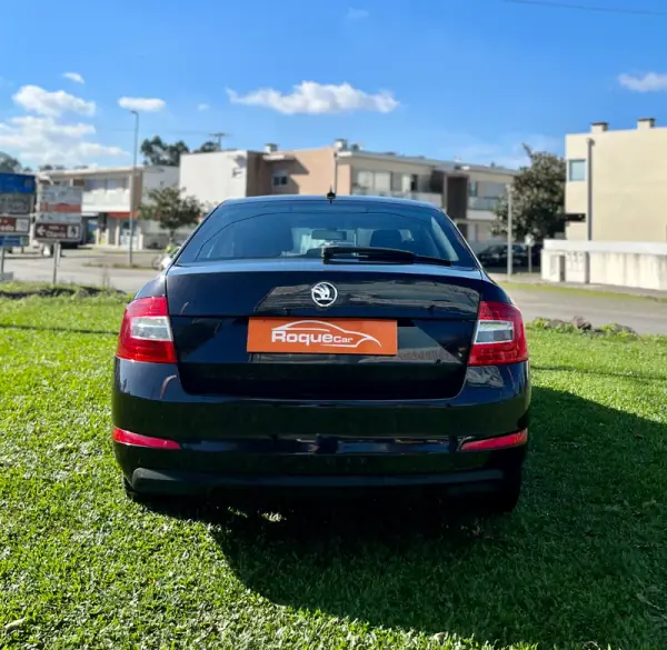 Skoda Octavia 2016 - 10500 EUR, 200000 km - AUTO.MOTO.pt - 200000km - foto 3 de 10