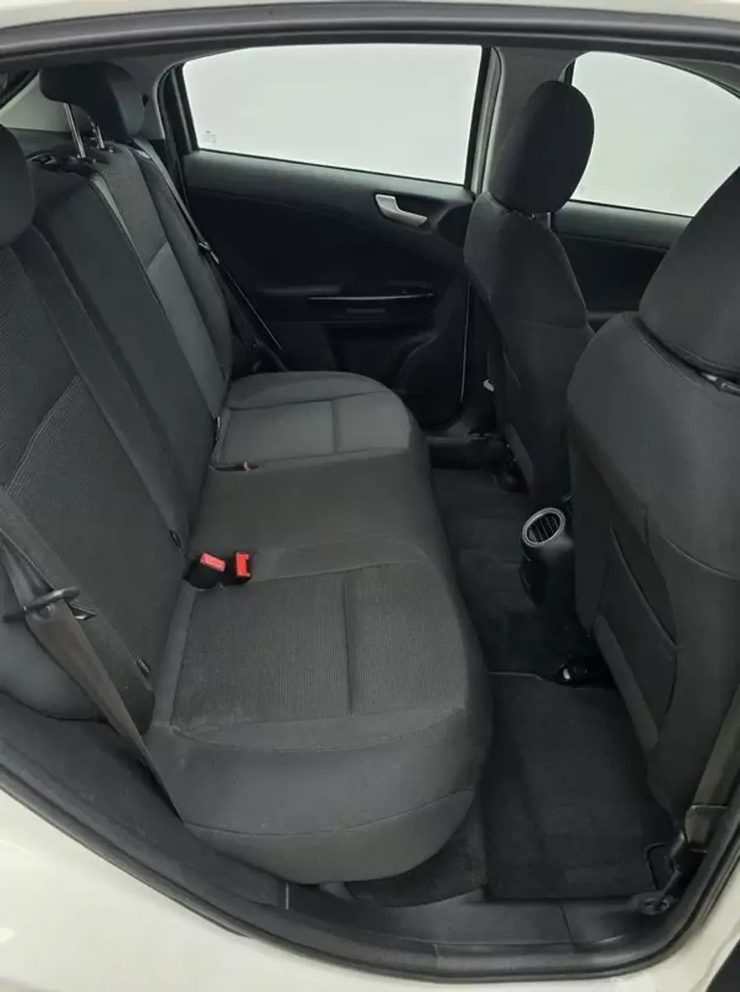 Alfa Romeo Giulietta 2011 - 9990 EUR, 177008 km - AUTO.MOTO.pt - 177008km - foto 11 de 18