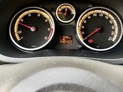 Opel Corsa 2011 - 5750 EUR, 140000 km - 140000km - foto 9 de 10