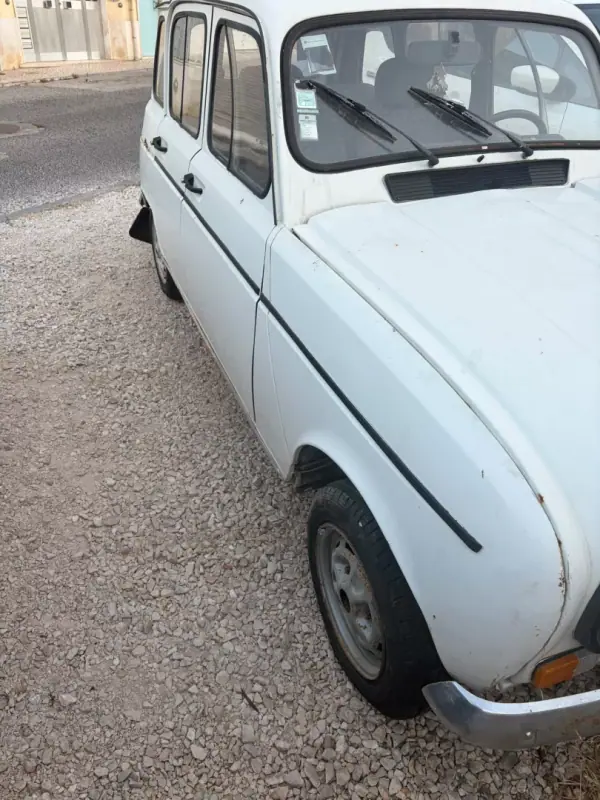 Renault 4 1988 - 1799 EUR, 1 km - 1km - foto 2 de 4