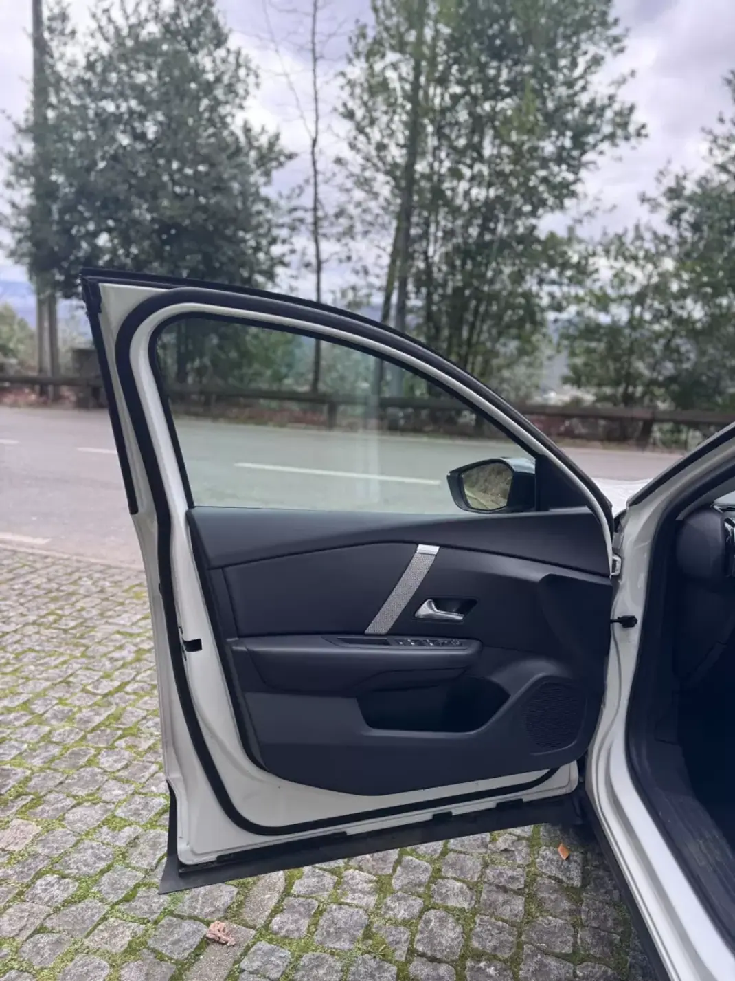 Citroën C4 2023 - 21500 EUR, 131039 km - AUTO.MOTO.pt - 131039km - foto 4 de 19