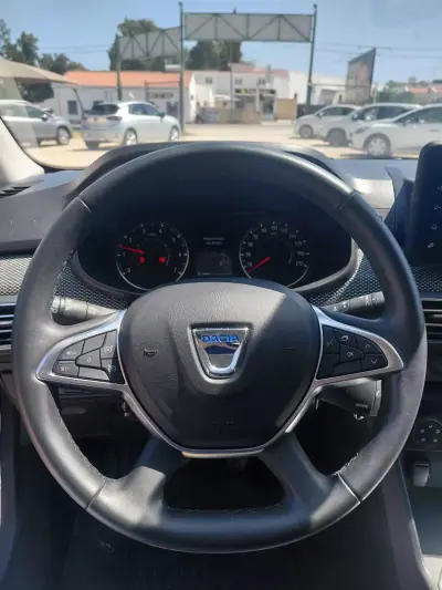 Dacia Logan 2022 - 13900 EUR, 20000 km - AUTO.MOTO.pt - 20000km - foto 4 de 11