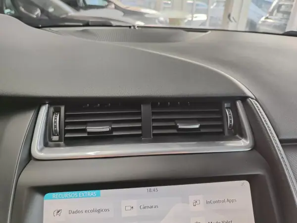 Jaguar E-Pace 2018 - 22500 EUR, 66000 km - AUTO.MOTO.pt - 66000km - foto 30 de 39