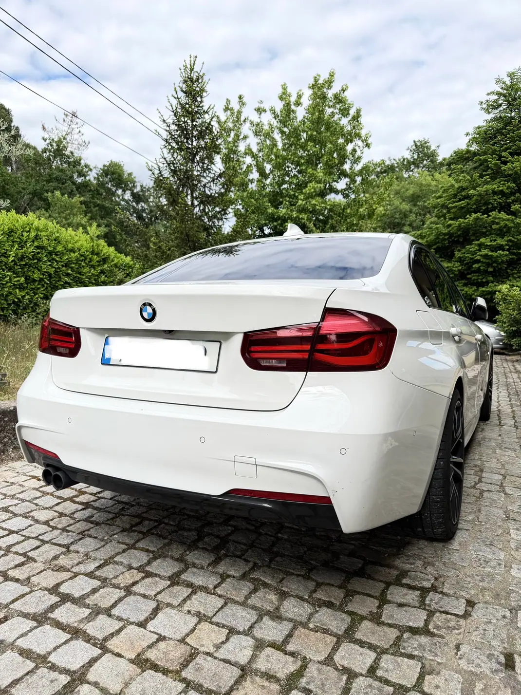 BMW 320 2019 - 27000 EUR, 123500 km - AUTO.MOTO.pt - 123500km - foto 2 de 14