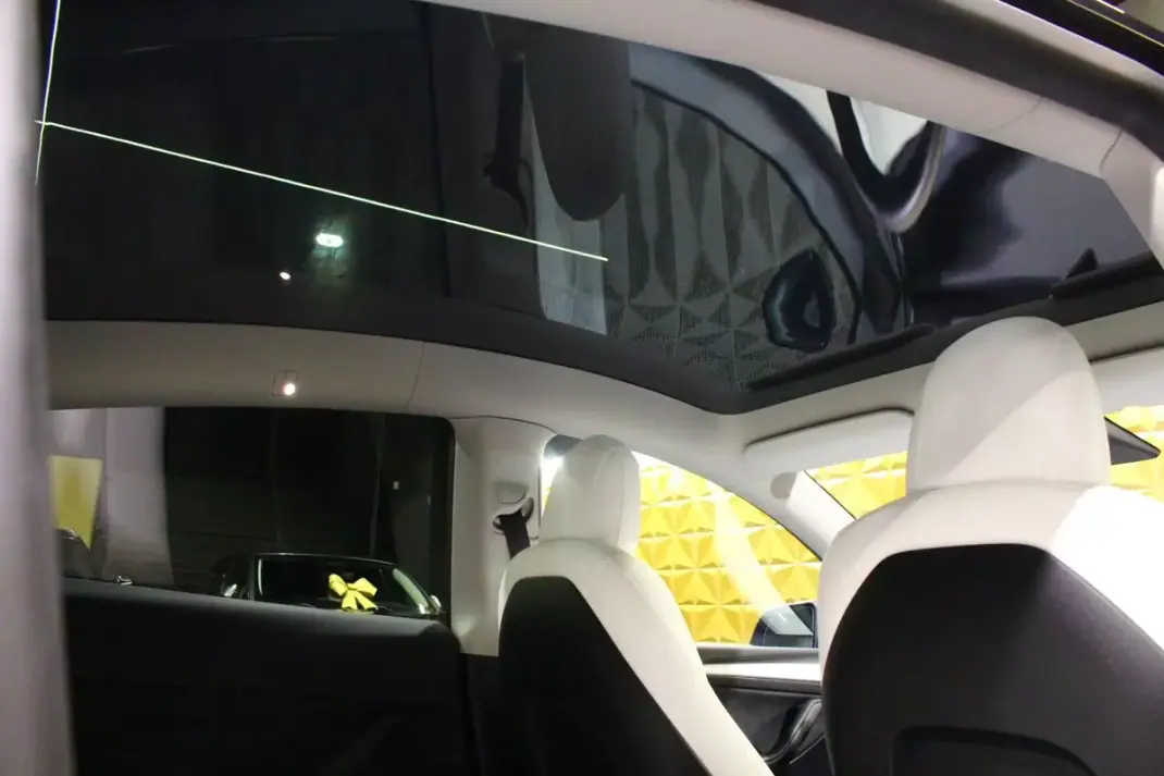 Tesla Model Y 2021 - 32240 EUR, 132000 km - AUTO.MOTO.pt - 132000km - foto 23 de 38