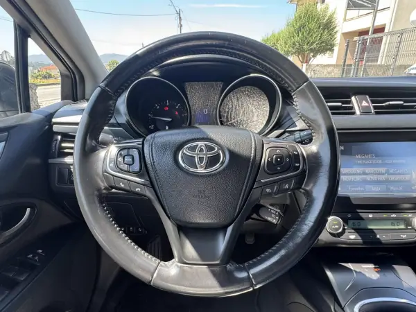 Toyota Avensis Touring Sports 2016 - 11990 EUR, 294000 km - AUTO.MOTO.pt - 294000km - foto 14 de 33
