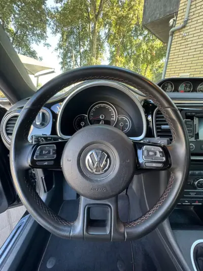 Volkswagen New Beetle Cabriolet 2014 - 27500 EUR, 99600 km - 99600km - foto 5 de 11
