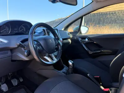 Peugeot 208 2018 — foto 4 de 16