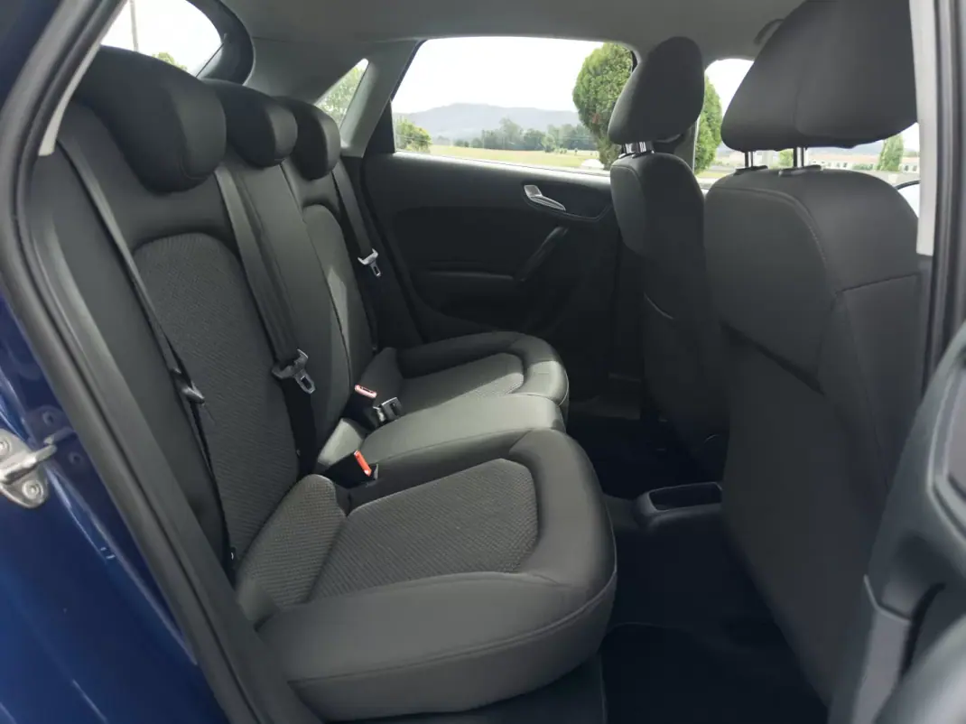 Audi A1 Sportback 2015 - 11990 EUR, 172000 km - 172000km - foto 37 de 39