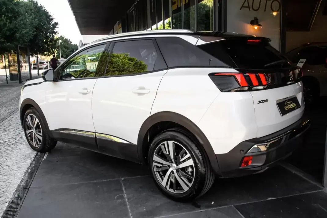 Peugeot 3008 2020 - 15450 EUR, 145082 km - 145082km - foto 3 de 39