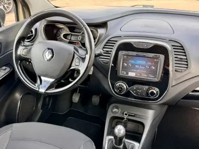 Renault Captur 2015 - 10990 EUR, 137000 km - AUTO.MOTO.pt - 137000km - foto 10 de 19