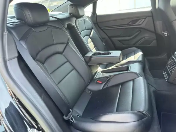 Porsche Taycan 2022 - 67900 EUR, 90000 km - AUTO.MOTO.pt - 90000km - foto 58 de 60