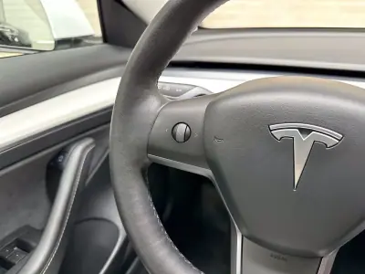 Tesla Model 3 2021 - 27950 EUR, 49088 km - AUTO.MOTO.pt - 49088km - foto 48 de 59