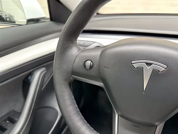 Tesla Model 3 2021 - 27950 EUR, 49088 km - AUTO.MOTO.pt - 49088km - foto 48 de 59