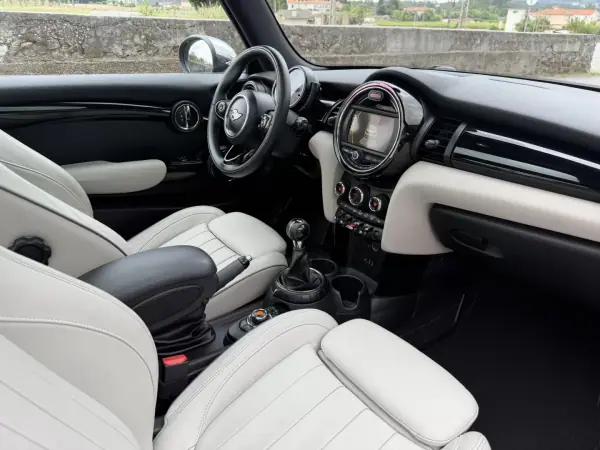 MINI 3 Portas 2016 - 17990 EUR, 130000 km - AUTO.MOTO.pt - 130000km - foto 26 de 30