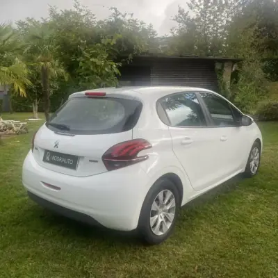 Peugeot 208 2016 - 9990 EUR, 103782 km - AUTO.MOTO.pt - 103782km - foto 6 de 19