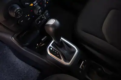 Jeep Renegade 2020 - 27500 EUR, 24000 km - AUTO.MOTO.pt - 24000km - foto 24 de 42