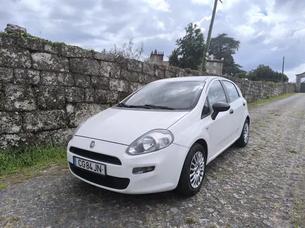 Fiat Grande Punto 2013 - 6000 EUR, 179000 km - AUTO.MOTO.pt - 179000km - foto 7 de 10