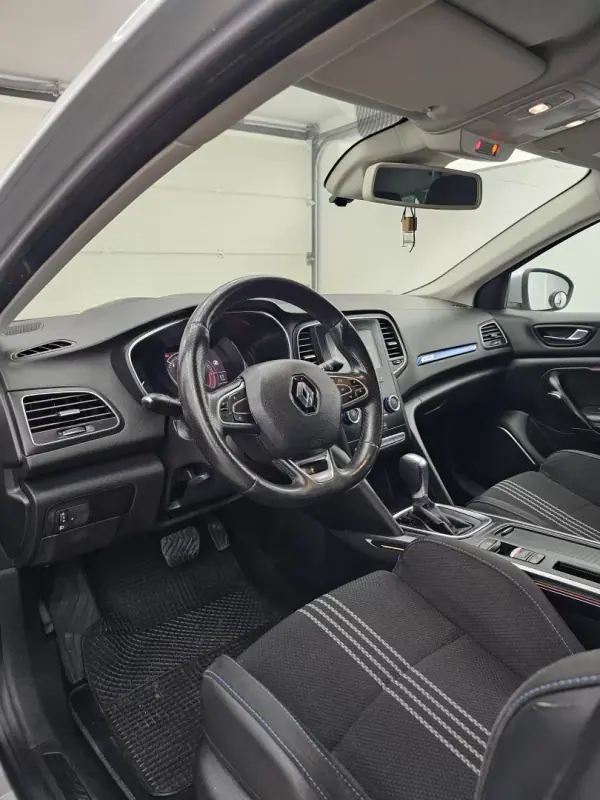 Renault Mégane Sport Tourer 2019 - 11950 EUR, 286730 km - AUTO.MOTO.pt - 286730km - foto 40 de 52