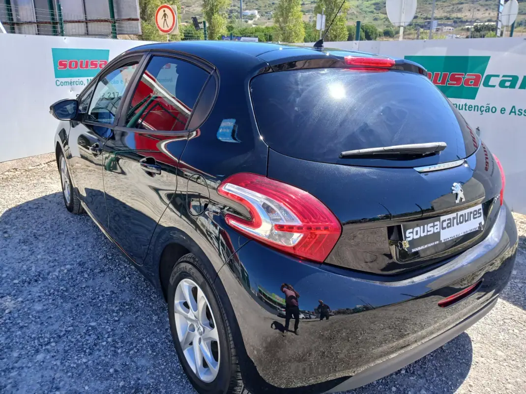 Peugeot 208 2014 - 7750 EUR, 84840 km - 84840km - foto 11 de 25