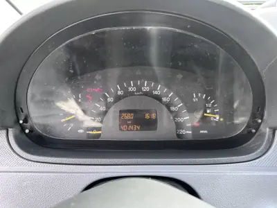 Mercedes-Benz VITO 111 CDI -LONGA 2005 - 6250 EUR, 400000 km - AUTO.MOTO.pt - 400000km - foto 17 de 25