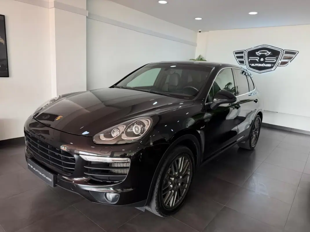 Porsche Cayenne 2016 - 34000 EUR, 280000 km - AUTO.MOTO.pt - 280000km - foto 3 de 23