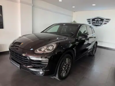 Porsche Cayenne 2016 - 34000 EUR, 280000 km - AUTO.MOTO.pt - 280000km - foto 3 de 23