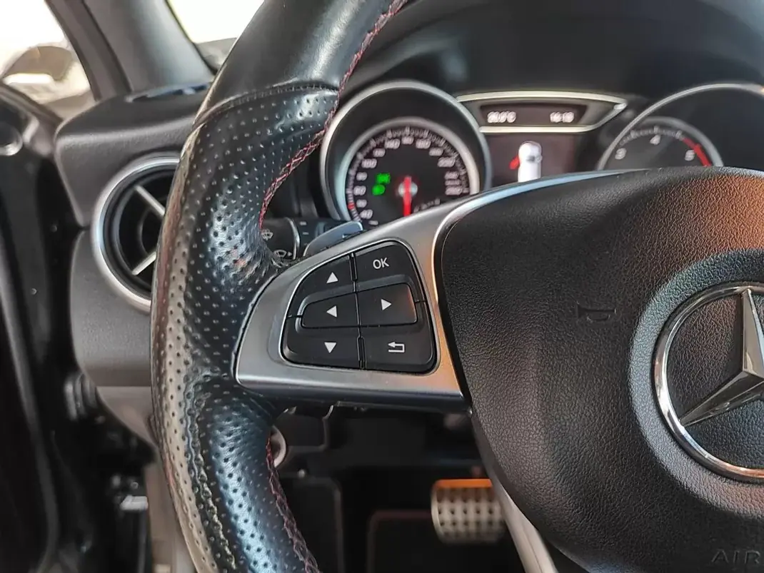 Mercedes-Benz GLA 200 2018 - 22750 EUR, 191200 km - AUTO.MOTO.pt - 191200km - foto 26 de 36