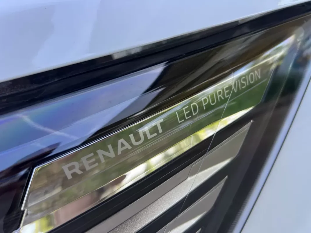 Renault TRAFIC 2.0 BlueDci L2H1 Longa Grand Confort 130 cv GPS 2022 - 21350 EUR, 46000 km - AUTO.MOTO.pt - 46000km - foto 32 de 34