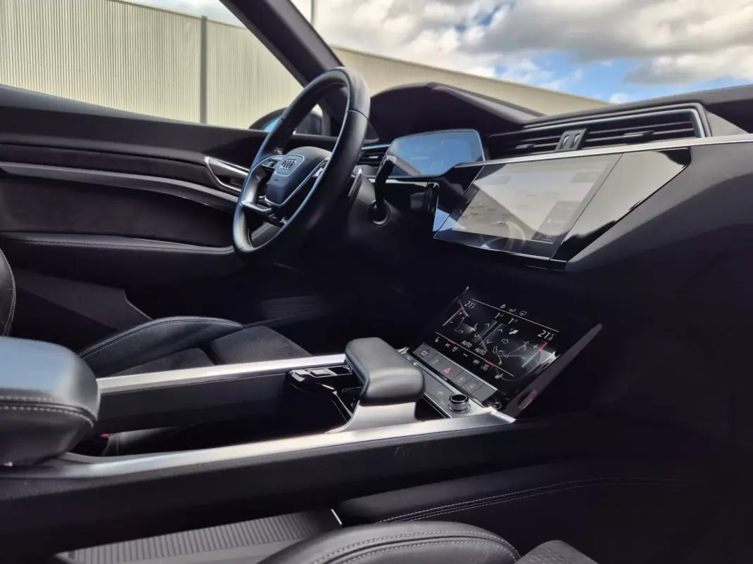 Audi e-tron 2020 - 29000 EUR, 133000 km - AUTO.MOTO.pt - 133000km - foto 17 de 23