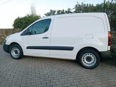 Citroën Berlingo 2017 - 8500 EUR, 331000 km - AUTO.MOTO.pt - 331000km - foto 3 de 13