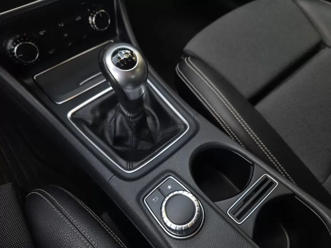 Mercedes-Benz A 180 2016 - 15990 EUR, 163000 km - AUTO.MOTO.pt - 163000km - foto 14 de 31