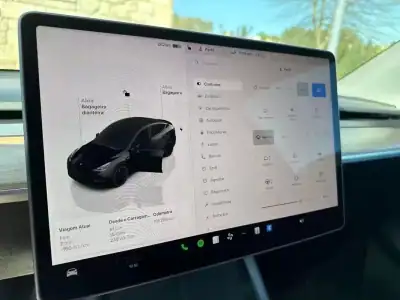 Tesla Model Y 2022 - 39999 EUR, 101000 km - AUTO.MOTO.pt - 101000km - foto 20 de 23
