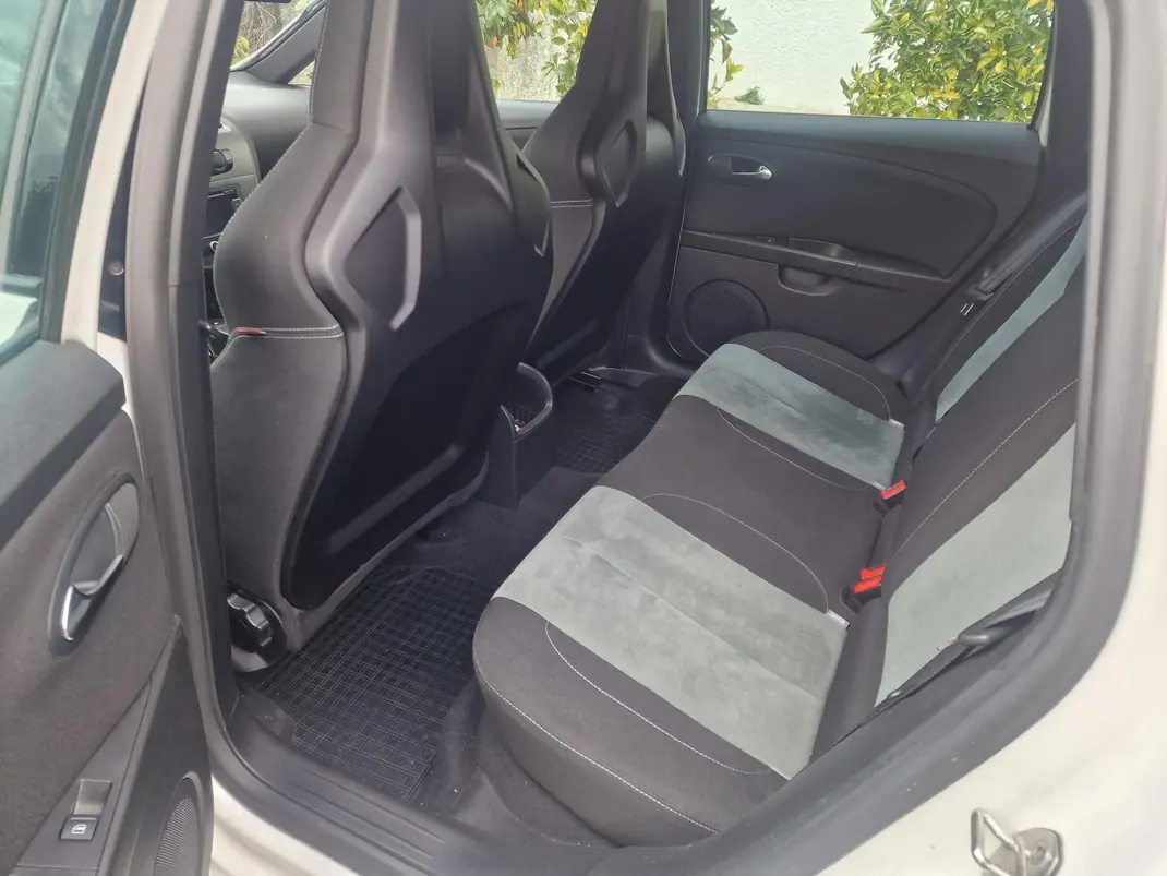 SEAT Leon 2011 - 28500 EUR, 110000 km - 110000km - foto 9 de 12