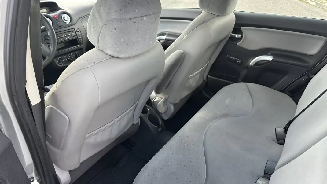 Citroën C3 2004 - 2500 EUR, 315000 km - AUTO.MOTO.pt - 315000km - foto 13 de 14