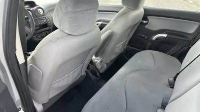 Citroën C3 2004 - 2500 EUR, 315000 km - AUTO.MOTO.pt - 315000km - foto 13 de 14