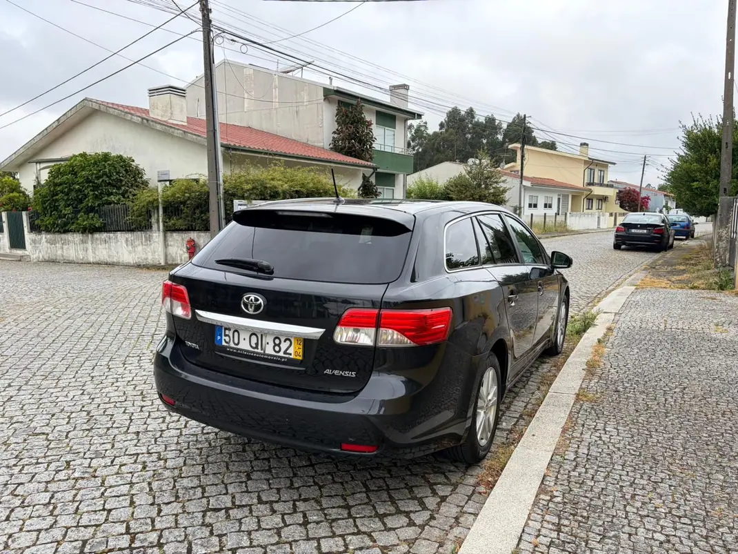 Toyota Avensis SW 2012 - 8000 EUR, 132000 km - 132000km - foto 3 de 8