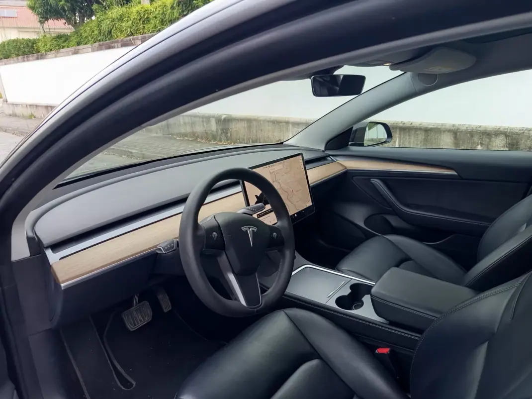 Tesla Model 3 2021 - 28990 EUR, 64400 km - AUTO.MOTO.pt - 64400km - foto 12 de 16