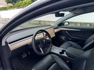 Tesla Model 3 2021 - 28990 EUR, 64400 km - AUTO.MOTO.pt - 64400km - foto 12 de 16