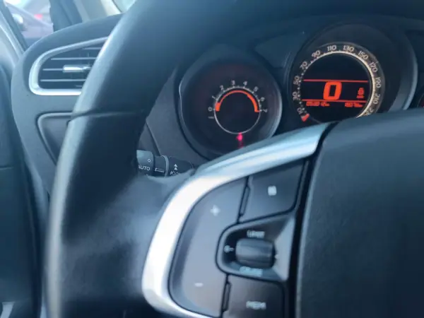 Citroën C4 2015 - 10500 EUR, 53000 km - AUTO.MOTO.pt - 53000km - foto 23 de 37