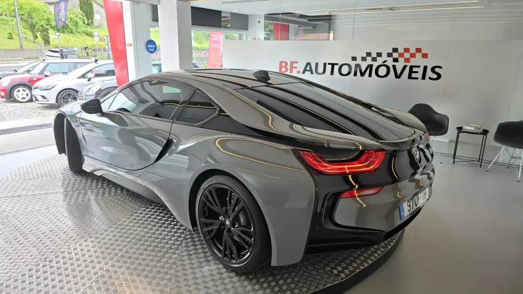 BMW i8 2015 - 62500 EUR, 132830 km - 132830km - foto 22 de 50
