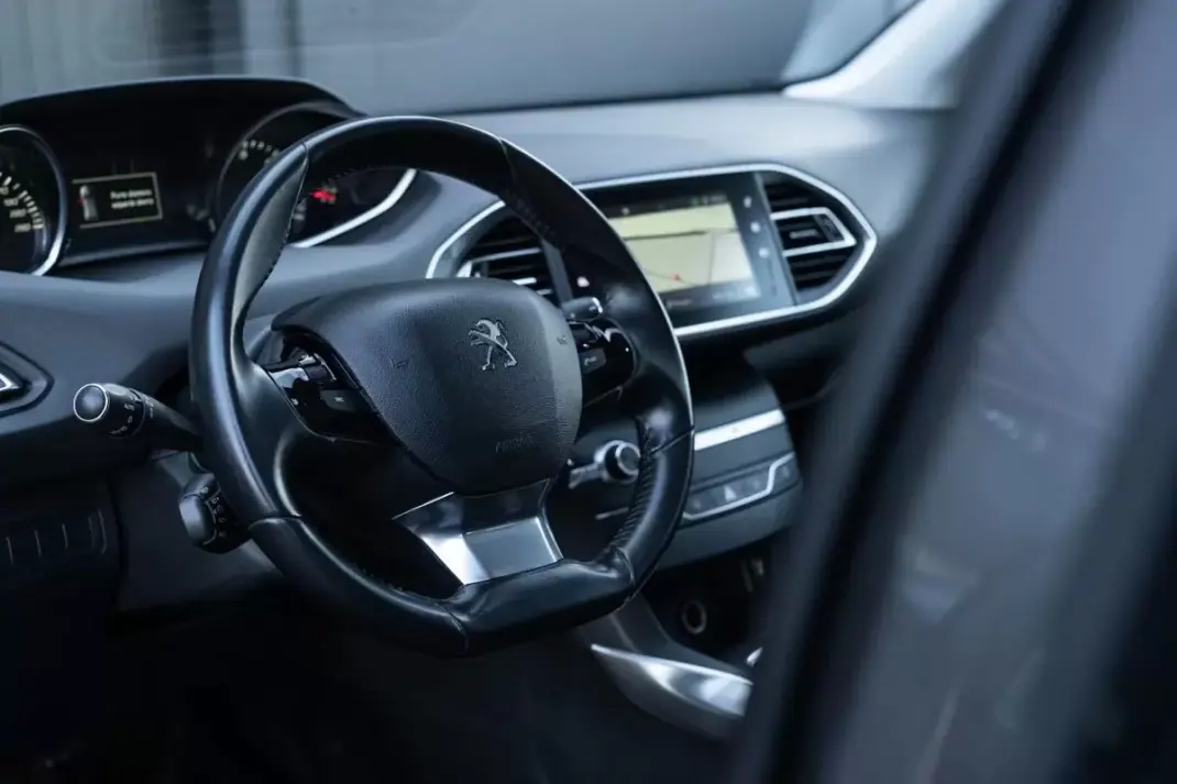 Peugeot 308 SW 2018 - 11999 EUR, 206516 km - AUTO.MOTO.pt - 206516km - foto 3 de 30