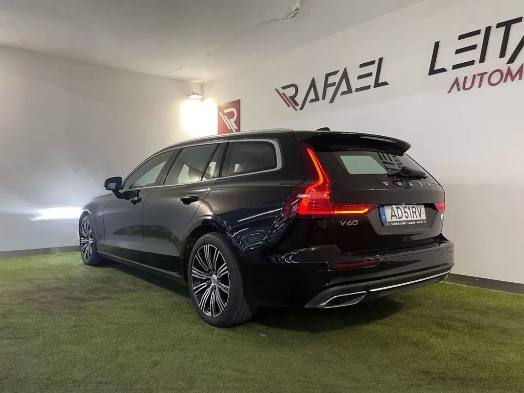 Volvo V60 2020 - 24950 EUR, 123000 km - AUTO.MOTO.pt - 123000km - foto 8 de 32