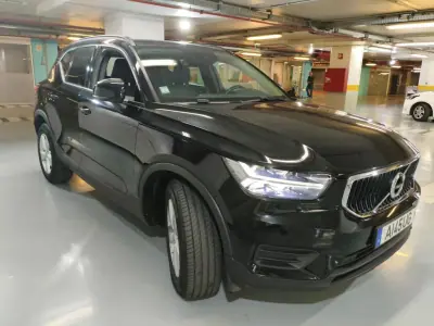 Volvo XC 40 2021 — photo 2 of 12