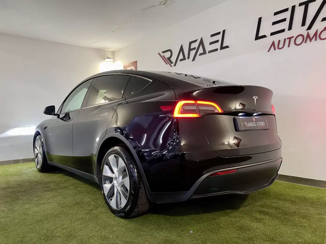 Tesla Model Y 2024 - 38500 EUR, 68000 km - AUTO.MOTO.pt - 68000km - foto 10 de 43