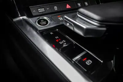 Audi Q8 e-Tron Sportback 2023 - 49900 EUR, 34353 km - AUTO.MOTO.pt - 34353km - foto 21 de 44