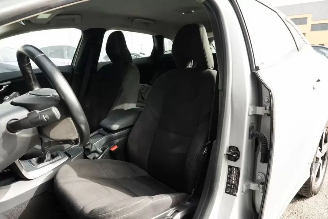 Volvo V40 2013 - 10999 EUR, 275270 km - AUTO.MOTO.pt - 275270km - foto 16 de 24