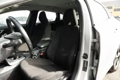 Volvo V40 2013 - 10999 EUR, 275270 km - AUTO.MOTO.pt - 275270km - foto 16 de 24