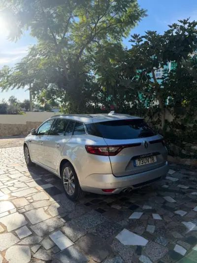 Renault Mégane 2018 - 16900 EUR, 102599 km - AUTO.MOTO.pt - 102599km - foto 5 de 12